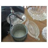 Vintage clear glass serving bowls a...