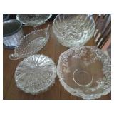 Vintage clear glass serving bowls a...