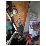 Frog King lawn ornament, outdoor pl...