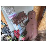Frog King lawn ornament, outdoor pl...