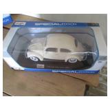 Maisto Special Edition 1/18 scale d...