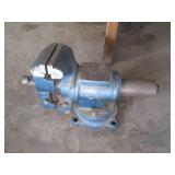 Heavy duty 5in swiveling Bench Vise...