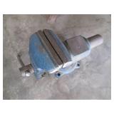 Heavy duty 5in swiveling Bench Vise...