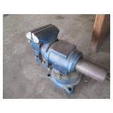 Heavy duty 5in swiveling Bench Vise...