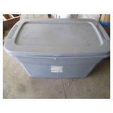 30-gallon covered Tote full of wome...