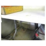 6ft Folding plastic and metal banqu...