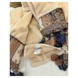 Bathroom Towels, Mora Blanket and pillow group