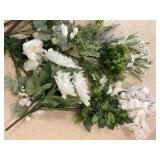 Floral white decoration picks misc.