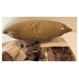 Bathroom Towels, Mora Blanket and pillow group