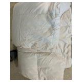 queen sized down comforter with coverlet