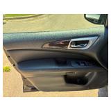 2013 NISSAN PATHFINDER SL *4x4 | 3RD Row Seating* (NO RESERVE)