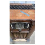 Vintage Zenith Console Tube Radio, Rotor Wave Magnet, Turns On, Needs Antenna