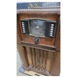 Vintage Zenith Console Tube Radio, Rotor Wave Magnet, Turns On, Needs Antenna