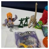 Mixed Small Toy Lot Pokemon Bulbasaur Cubix Dinosaur Army Men & Fast Food Figures