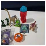 Mixed Small Toy Lot Pokemon Bulbasaur Cubix Dinosaur Army Men & Fast Food Figures