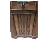 Vintage Zenith Console Tube Radio, Rotor Wave Magnet, Turns On, Needs Antenna