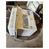 Soleus Air Window Air Conditioner approximately 5000 BTU with Manual Controls - Works