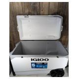 Igloo Latitude 137 Cans 90 Quart Rolling Cooler - White