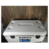 Igloo Latitude 137 Cans 90 Quart Rolling Cooler - White