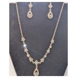 Bridal jewelry set,floral-inspired motifs and sparkling CZ teardrop pendants