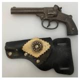 Stevens Antique 1935 Clip Cast Iron Cap Gun (Needs Repair) 6 1/4" With Holster