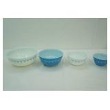 Vintage Pyrex Blue Garland Snowflake Nesting Mixing Bowl Set.