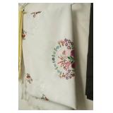 Embroidered Tablecloth, Table Runner, Vintage Table Linens