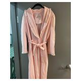Evelyn Pearson 5355 Robe Size Medium