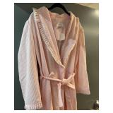 Evelyn Pearson 5355 Robe Size Medium