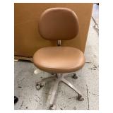 MSRP $1,200+ A-DEC 1601 DENTAL OPERATOR STOOL, ADJUSTABLE HEIGHT ERGONOMIC CLINIC CHAIR, VINYL UPHOLSTERY, 5-STAR MOBILE BASE, SMOOTH ROLLING CASTERS