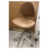 MSRP $1,200+ A-DEC 1601 DENTAL OPERATOR STOOL, ADJUSTABLE HEIGHT ERGONOMIC CLINIC CHAIR, VINYL UPHOLSTERY, 5-STAR MOBILE BASE, SMOOTH ROLLING CASTERS