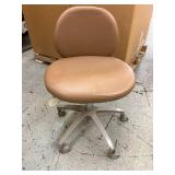 MSRP $1,200+ A-DEC 1601 DENTAL OPERATOR STOOL, ADJUSTABLE HEIGHT ERGONOMIC CLINIC CHAIR, VINYL UPHOLSTERY, 5-STAR MOBILE BASE, SMOOTH ROLLING CASTERS