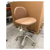 MSRP $1,200+ A-DEC 1601 DENTAL OPERATOR STOOL, ADJUSTABLE HEIGHT ERGONOMIC CLINIC CHAIR, VINYL UPHOLSTERY, 5-STAR MOBILE BASE, SMOOTH ROLLING CASTERS