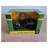 Ertl John Deere Gator 850B XUV NIB
