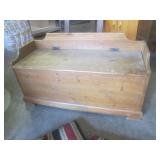 (FRNT) Vintage Wood Bench Chest Nee...