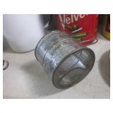 (BS) Vintage Assortment of Metal Co...
