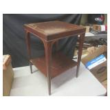 (EW6) Vintage End Table 18" x 18" x...