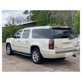 2010 GMC YUKON XL DENALI *All Wheel Drive | No Accidents Reported* (NO RESERVE)