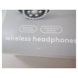 2 Assorted color wireless jeadphone...