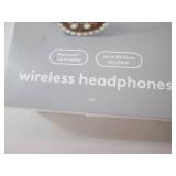 2 Assorted color wireless jeadphone...