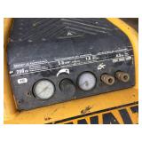 DEWALT - Portable 4 1/2 Gallon 1.6 HP 200 PSI Air Compressor