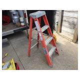LOUISVILLE 4 Ft FIberglass Step Ladder