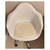 White Molded Plastic Rolling Chair & Five-Head Floor Lamp Mixed Lot
