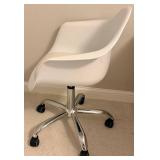 White Molded Plastic Rolling Chair & Five-Head Floor Lamp Mixed Lot