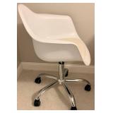 White Molded Plastic Rolling Chair & Five-Head Floor Lamp Mixed Lot