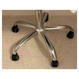 White Molded Plastic Rolling Chair & Five-Head Floor Lamp Mixed Lot