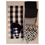 Black & White Home Decor Textiles Mixed Lot - Runner, Pillows & Tablecloth