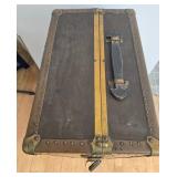 Vintage US Trunk Company Trunk 19.5 X 13 X 36 in
