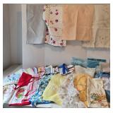Vintage Kitchen Linens Tablecloths, Aprons & Towels Mixed Lot