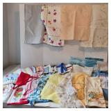 Vintage Kitchen Linens Tablecloths, Aprons & Towels Mixed Lot